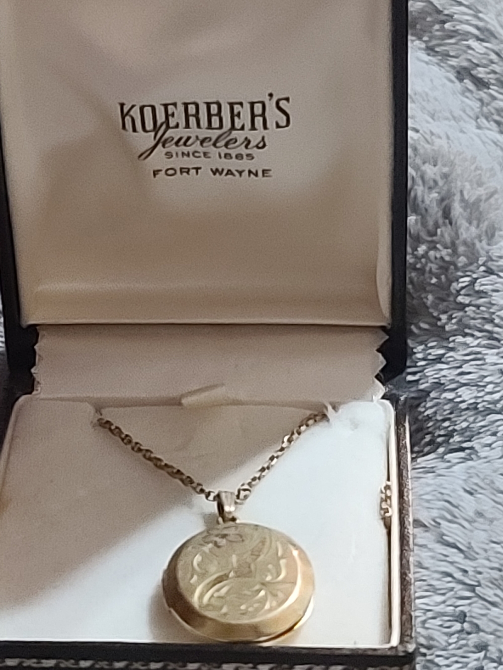 1/20 12K Gold Filled Antique Art Deco Engraved Floral Locket Pendant
